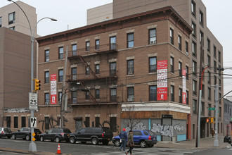 10-50 44th Dr in Long Island City, NY - Building Photo - Primary Photo