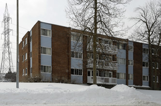 Spring Garden in Dollard-des-Ormeaux, QC - Building Photo - Building Photo