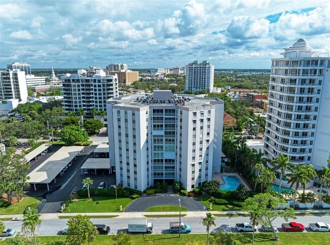 property at 435 S Gulfstream Ave