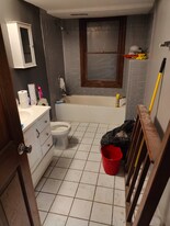 3245 Berwyn Pl, Unit Apt 2 in Cincinnati, OH - Building Photo