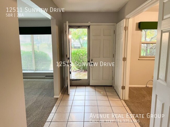 12511 Sunview Ln in St. Louis, MO - Building Photo - Building Photo