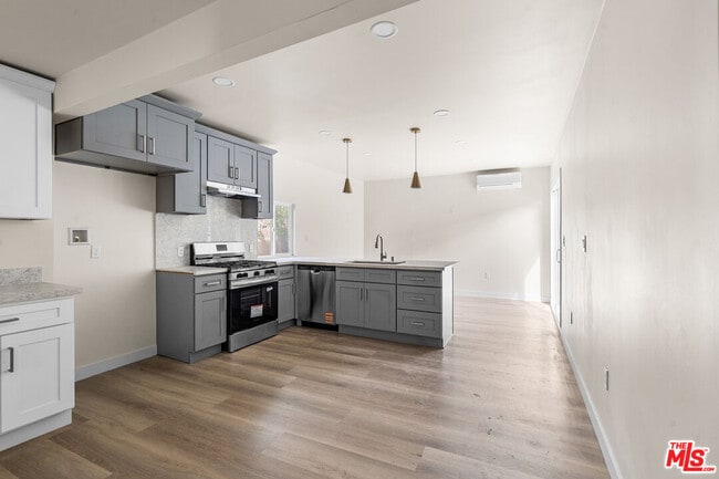 11243 Hulme Ave in Lynwood, CA - Building Photo - Building Photo