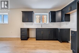 4 Bruce Ave in Leamington, ON - Building Photo - Building Photo