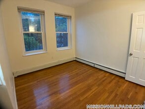 49 S Huntington Ave in Boston, MA - Foto de edificio - Building Photo