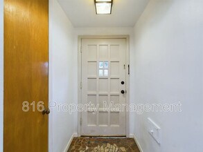 1323 Meadow Lake Terrace in Kansas City, MO - Building Photo - Building Photo