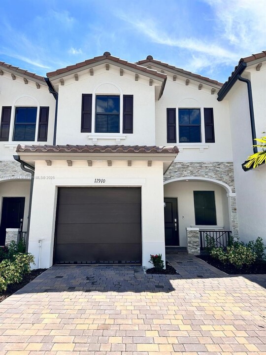 11910 SW 247th Ter in Homestead, FL - Building Photo