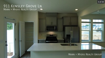 911 Kensley Grv Ln in Fuquay Varina, NC - Building Photo - Building Photo