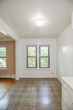 5649 W Wellington Ave in Chicago, IL - Building Photo - Building Photo