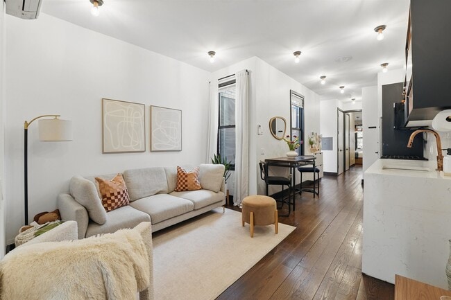 property at 43 Thorne St