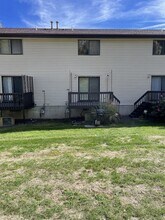 140 Thompson St in East Haven, CT - Building Photo - Building Photo