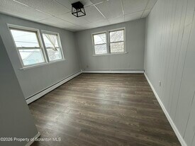 375 Grove St in Scranton, PA - Building Photo