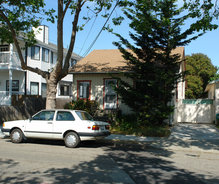 907 E 5th Ave in San Mateo, CA - Foto de edificio