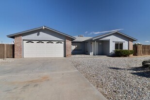 11515 Chimayo Rd in Apple Valley, CA - Building Photo