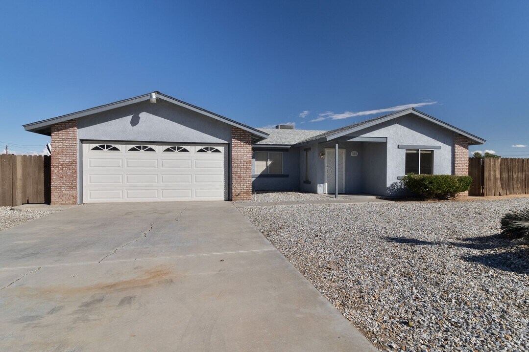 11515 Chimayo Rd in Apple Valley, CA - Building Photo