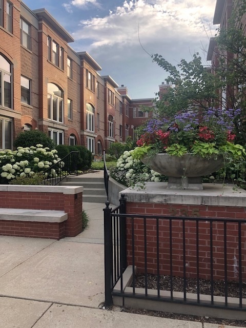 property at 235 S Marion St