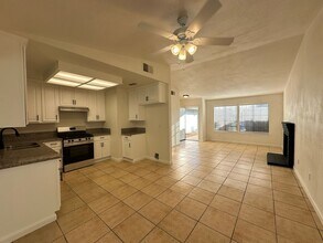 5195 Summerbrook Way in Sacramento, CA - Building Photo - Building Photo