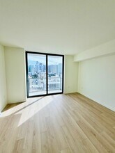 141 NE 2nd St, Unit 900 in Miami, FL - Building Photo - Building Photo