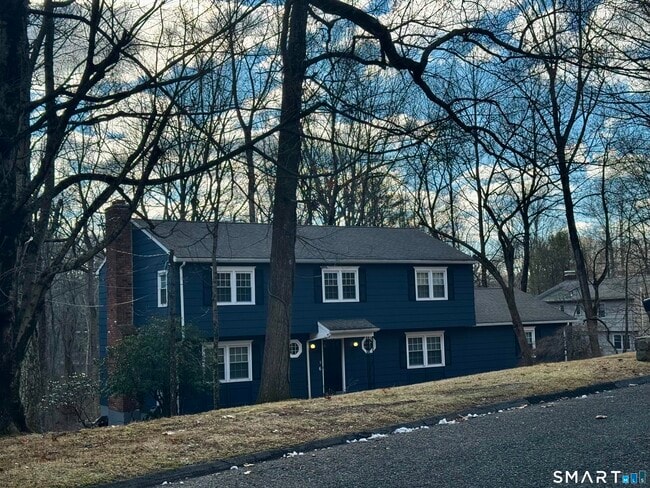 property at 6 Redcoat Ln