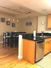 234 Cypress St, Unit 207 in Brookline, MA - Foto de edificio - Building Photo