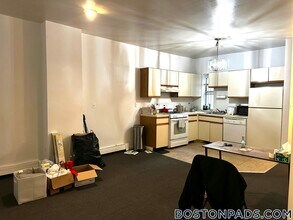 30 S Huntington Ave, Unit 1 in Boston, MA - Building Photo - Building Photo