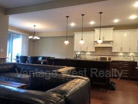 1588 Marina Way in Kelowna, BC - Building Photo