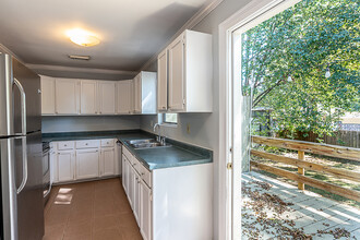568 Stokeswood Ave SE in Atlanta, GA - Building Photo - Building Photo