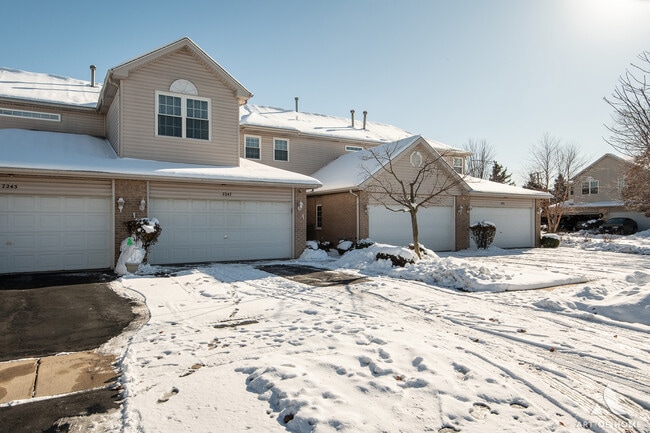 7247 Bradford Ct in Justice, IL - Foto de edificio - Building Photo