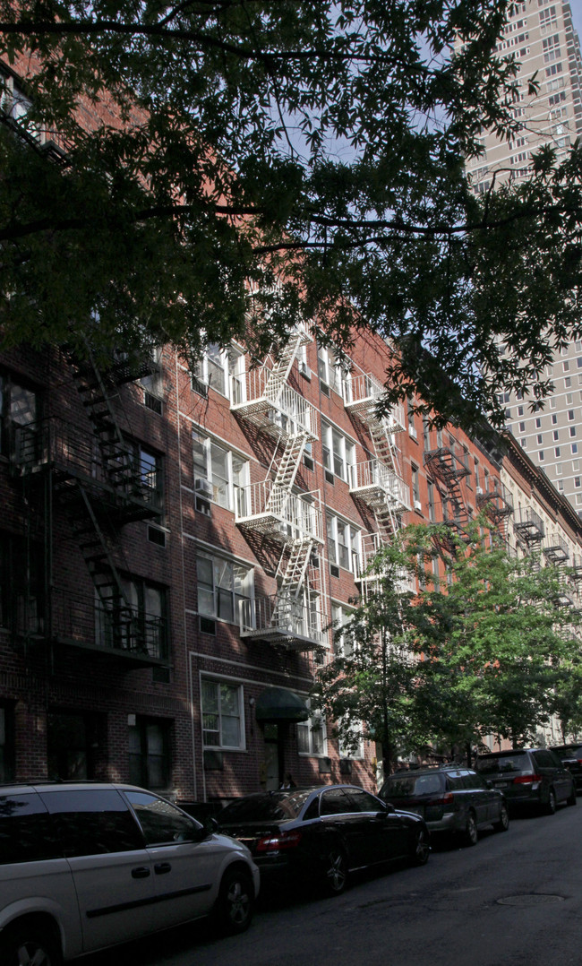 240 E 89th St in New York, NY - Foto de edificio - Building Photo