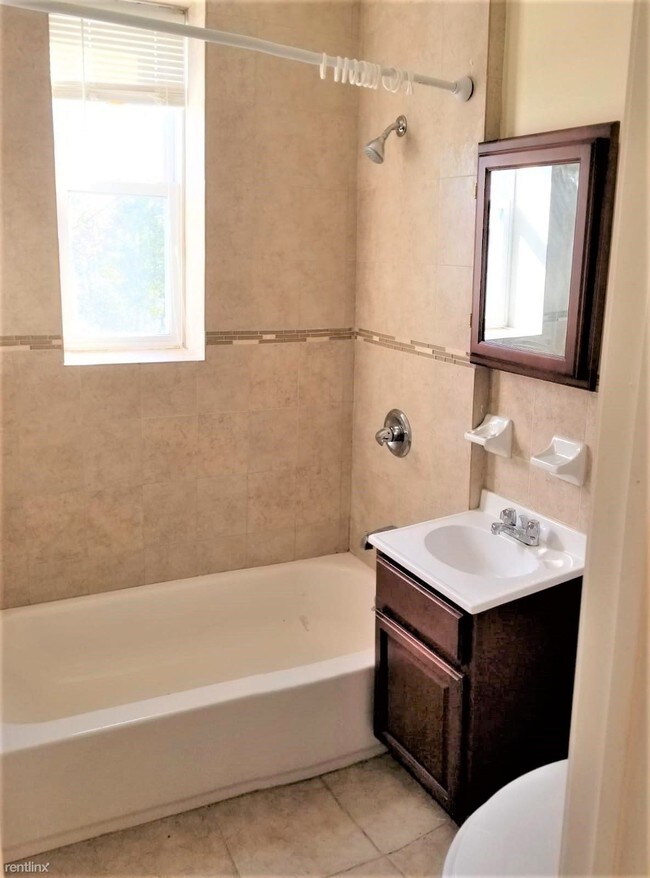 211 Woodward St-Unit -Apt 12 in Jersey City, NJ - Building Photo - Building Photo