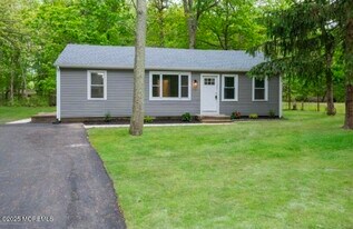 27 Maida Ln in Howell, NJ - Building Photo