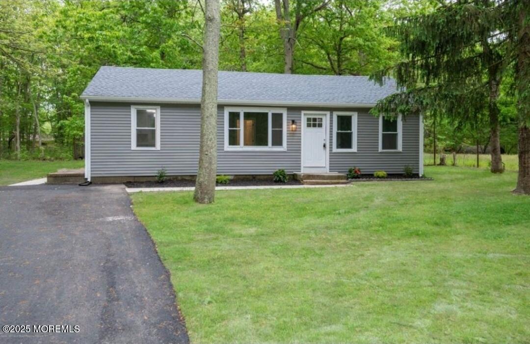 27 Maida Ln in Howell, NJ - Building Photo