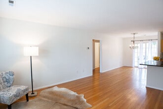 118 Hessian Hills Ridge, Unit 4 in Charlottesville, VA - Foto de edificio - Building Photo