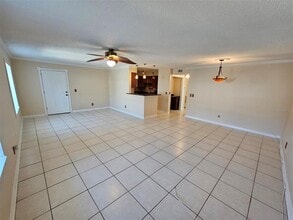 9002 Tudor Dr in Tampa, FL - Building Photo - Building Photo