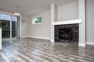 13227 SW Maxfield Ln in King City, OR - Building Photo - Building Photo