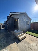 1540 W 51st Pl, Unit 022-04 in Los Angeles, CA - Building Photo - Building Photo
