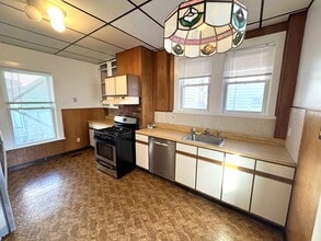 17 Upham St, Unit 1 in Malden, MA - Building Photo - Building Photo