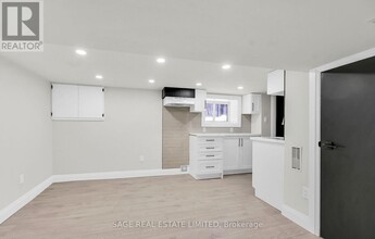 117 Rosslyn Ave N in Hamilton, ON - Building Photo - Building Photo