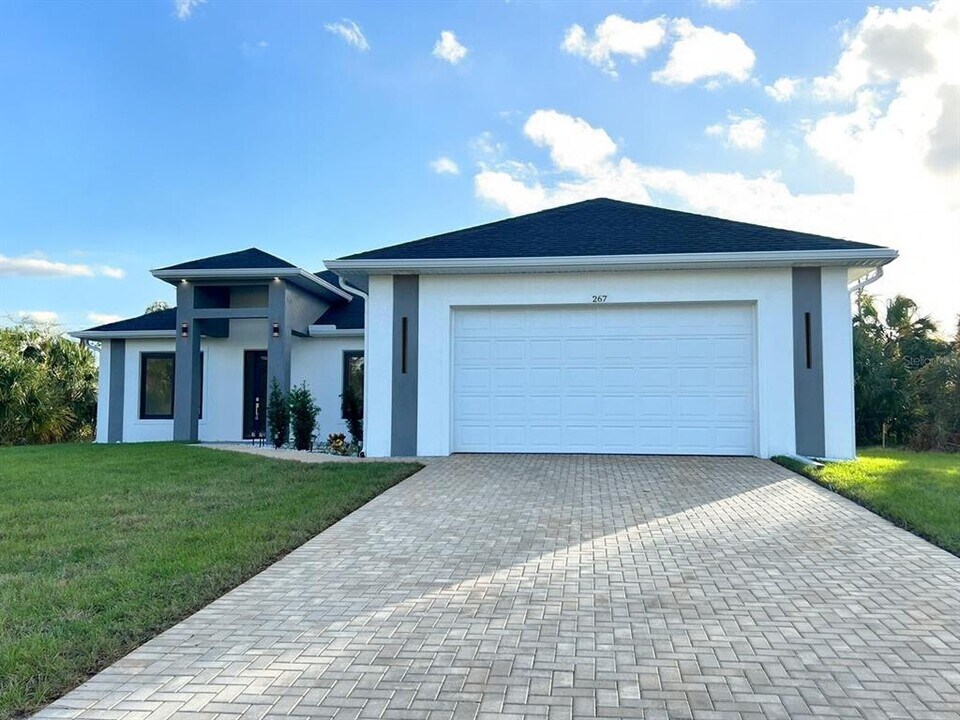 267 Santa Marta St in Port Charlotte, FL - Building Photo