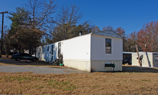 201 Pine St in Greenville, SC - Building Photo - Building Photo