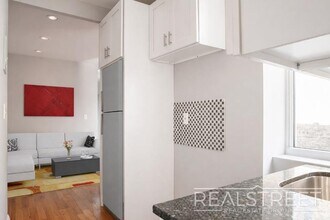1 Bedroom Apartment in Crown heights, Unit 7 in Brooklyn, NY - Building Photo - Building Photo