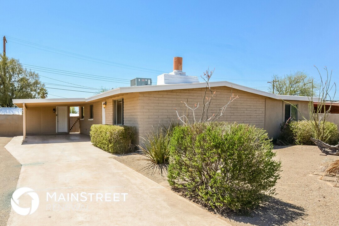 1702 S Avenida Del Sol in Tucson, AZ - Foto de edificio