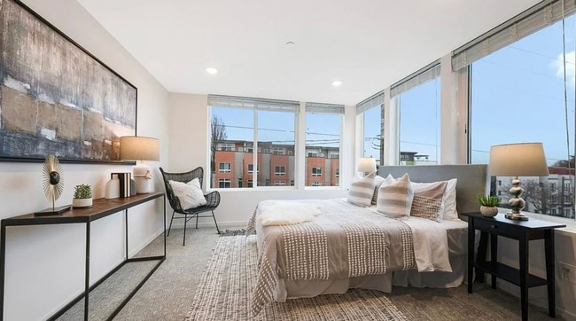 6737 15th Ave NW in Seattle, WA - Building Photo - Building Photo