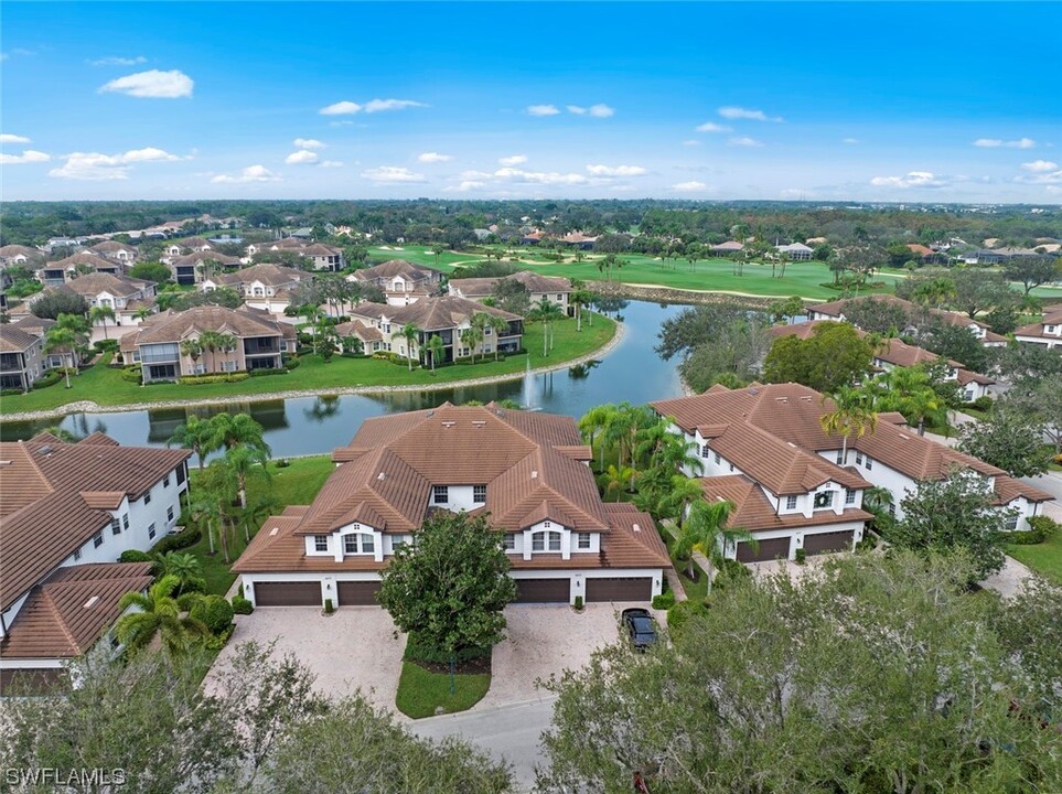 4435 Dover Ct-Unit -7-702 in Naples, FL - Foto de edificio