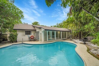 5451 NE 22nd Ave in Fort Lauderdale, FL - Foto de edificio - Building Photo