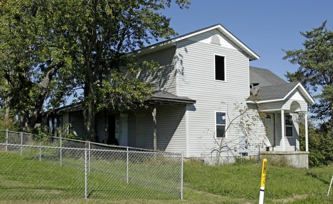 17979 N. Service Rd in Wright City, MO - Building Photo - Building Photo