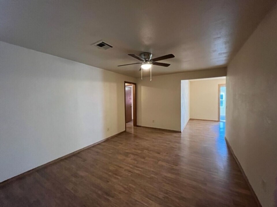 1037 SW 103rd St in Oklahoma City, OK - Building Photo