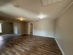 3004 F M Jones Dr in Lithia, FL - Building Photo - Building Photo