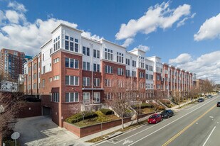 Rhodes Hill Square in Arlington, VA - Building Photo