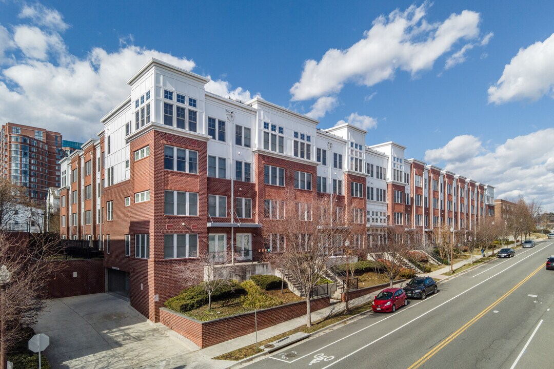 Rhodes Hill Square in Arlington, VA - Building Photo