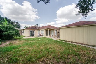 8319 Wind Willow Dr in Houston, TX - Building Photo - Building Photo